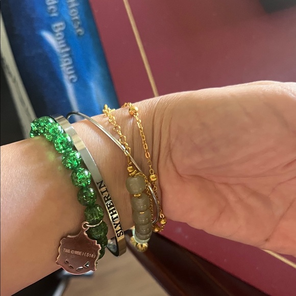 #0671** Harry Potter+ tm Slytherin House Charm &  Green/Gold Plated Bracelet Set - Picture 4 of 4